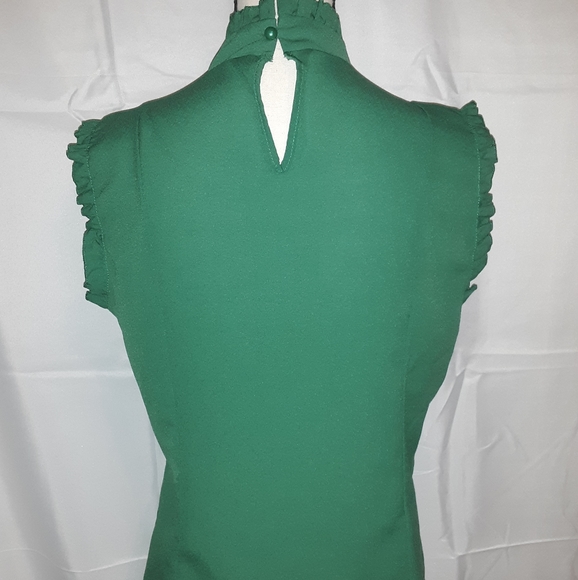 ⭐ Green Ruffle Blouse. - Picture 3 of 4